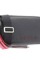 rankinė per petį pop Calvin Klein juoda