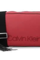 rankinė per petį pop Calvin Klein raudona