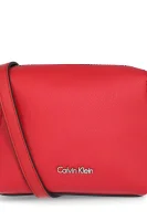 rankinė per petį Calvin Klein raudona